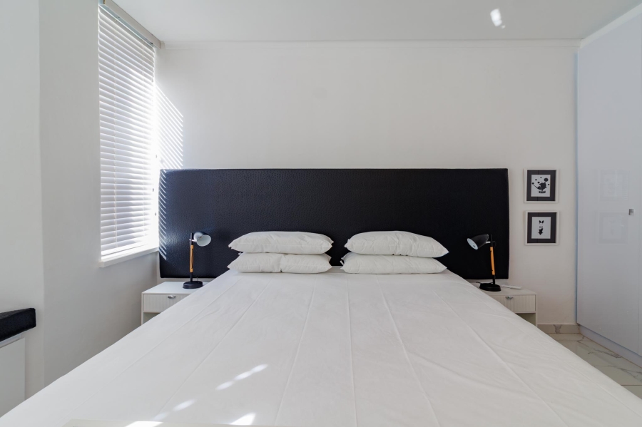 1 Bedroom Property for Sale in Sea Point Western Cape
